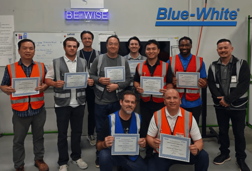 Blue-White® Pořádá vůdčí schůzi o stavu společnosti 1 SOC 2a